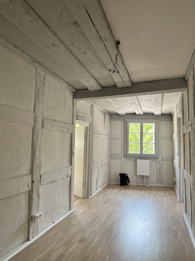 Kombinierter Flur und Arbeitsbereich Lösungen für Arbeitsplätze in Fluren von Mietunterkünften