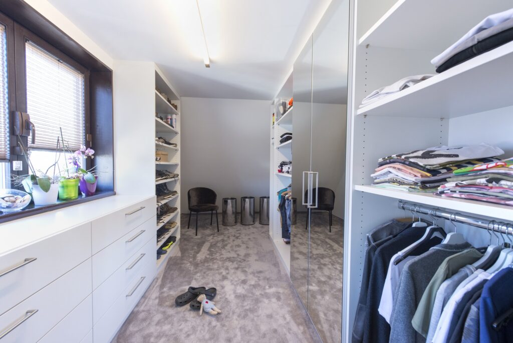 Ankleide mit viel Stauraum