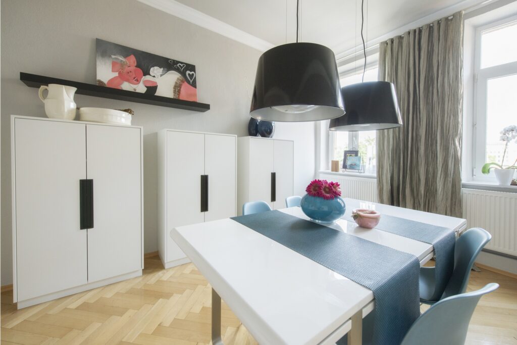 Esszimmer im Altbau modern gestaltet