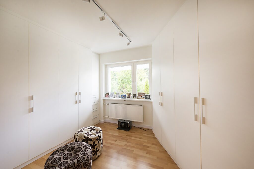 Einbauschränke in der Garderobe