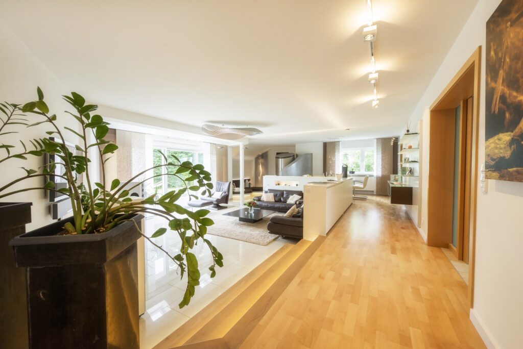 Großen Wohnraum ansprechend gestalten