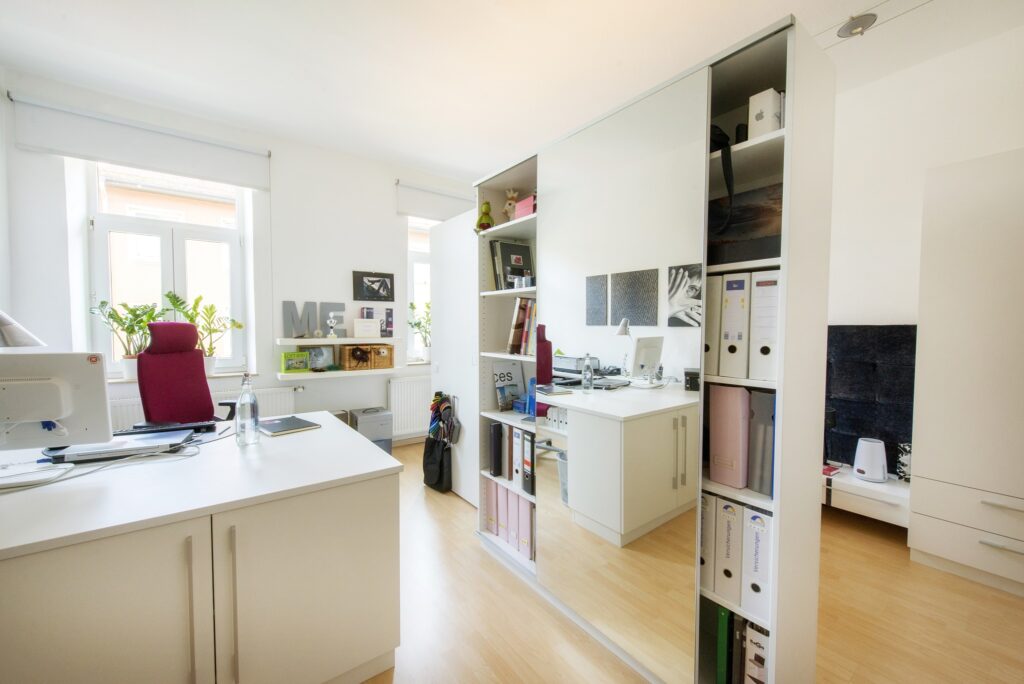 Schlafen und Arbeiten in einem Raum