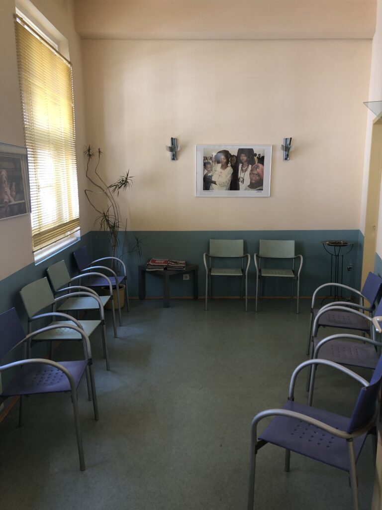 Neugestaltung Wartezimmer vorher