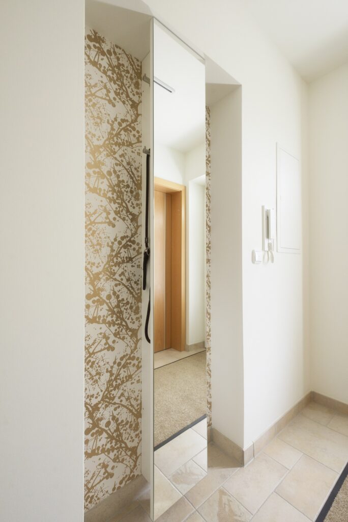 Entstehende Türnische nutzen