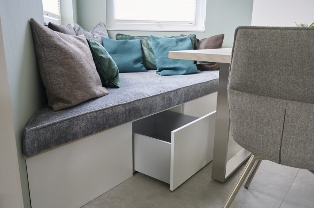 Unauffälliger Stauraum im Haus Versteckte Stauraumideen