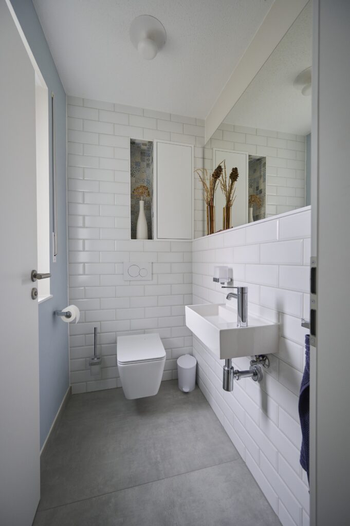 Kreative Lösungen für Mini-Bäder Kleine Bäder funktional einrichten