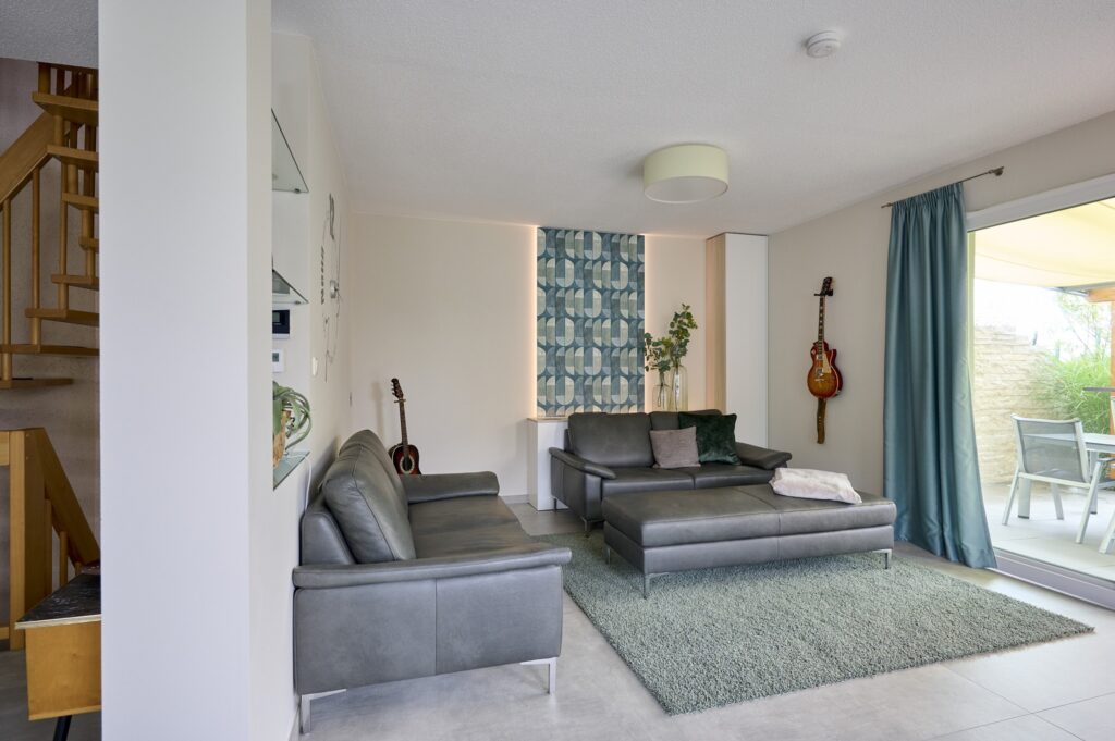 Wandfarben und -muster für das Wohnzimmer Dekoideen für das Wohnzimmer Ledersofa-Sitzecke